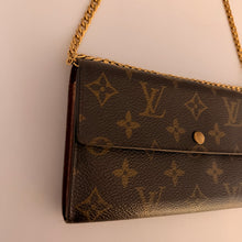 Load image into Gallery viewer, Authentic Louis Vuitton crossbody wallet
