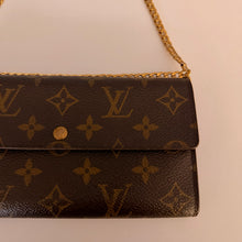 Load image into Gallery viewer, Authentic Louis Vuitton crossbody wallet
