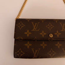 Load image into Gallery viewer, Authentic Louis Vuitton crossbody wallet
