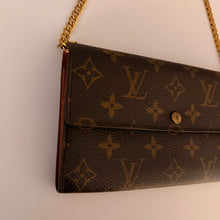 Load image into Gallery viewer, Authentic Louis Vuitton crossbody wallet
