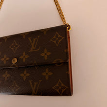 Load image into Gallery viewer, Authentic Louis Vuitton crossbody wallet
