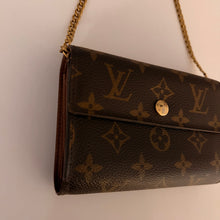 Load image into Gallery viewer, Authentic Louis Vuitton crossbody wallet
