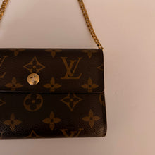 Load image into Gallery viewer, Authentic Louis Vuitton crossbody wallet
