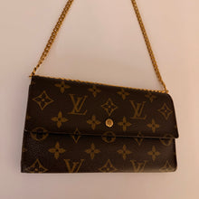 Load image into Gallery viewer, Authentic Louis Vuitton crossbody wallet

