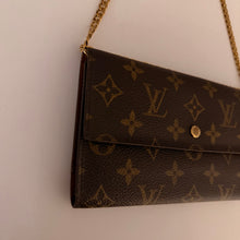 Load image into Gallery viewer, Authentic Louis Vuitton crossbody wallet
