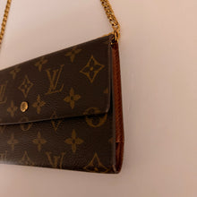 Load image into Gallery viewer, Authentic Louis Vuitton crossbody wallet
