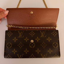 Load image into Gallery viewer, Authentic Louis Vuitton crossbody wallet
