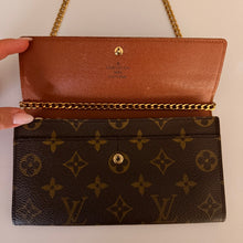 Load image into Gallery viewer, Authentic Louis Vuitton crossbody wallet
