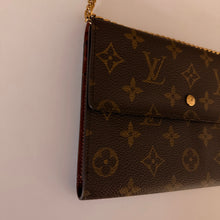 Load image into Gallery viewer, Authentic Louis Vuitton crossbody wallet
