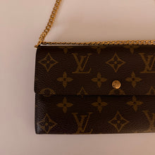 Load image into Gallery viewer, Authentic Louis Vuitton crossbody wallet
