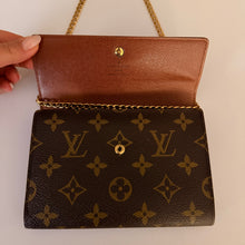 Load image into Gallery viewer, Authentic Louis Vuitton crossbody wallet
