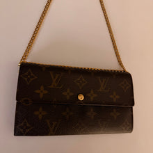 Load image into Gallery viewer, Authentic Louis Vuitton crossbody wallet
