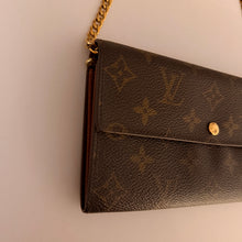 Load image into Gallery viewer, Authentic Louis Vuitton crossbody wallet
