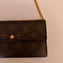 Load image into Gallery viewer, Authentic Louis Vuitton crossbody wallet
