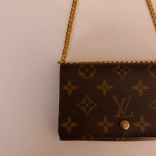 Load image into Gallery viewer, Authentic Louis Vuitton crossbody wallet
