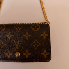 Load image into Gallery viewer, Authentic Louis Vuitton crossbody wallet
