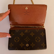 Load image into Gallery viewer, Authentic Louis Vuitton crossbody wallet

