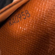 Load image into Gallery viewer, Authentic Louis Vuitton crossbody wallet
