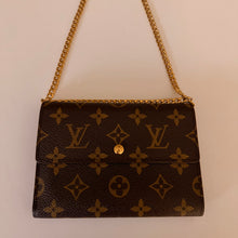 Load image into Gallery viewer, Authentic Louis Vuitton crossbody wallet
