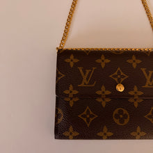 Load image into Gallery viewer, Authentic Louis Vuitton crossbody wallet
