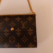 Load image into Gallery viewer, Authentic Louis Vuitton crossbody wallet
