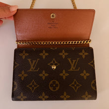 Load image into Gallery viewer, Authentic Louis Vuitton crossbody wallet
