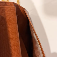 Load image into Gallery viewer, Authentic Louis Vuitton crossbody wallet

