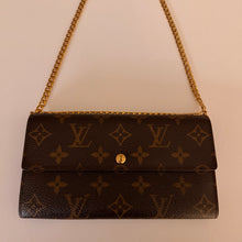 Load image into Gallery viewer, Authentic Louis Vuitton crossbody wallet
