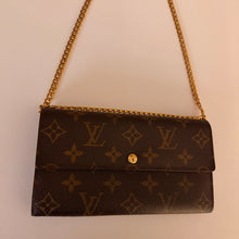 Load image into Gallery viewer, Authentic Louis Vuitton crossbody wallet
