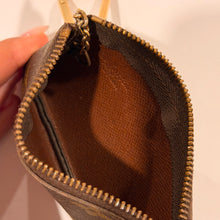 Load image into Gallery viewer, Authentic pre loved Louis Vuitton key pouch
