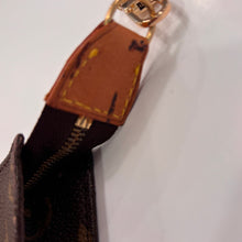 Load image into Gallery viewer, Authentic Louis Vuitton crossbody pochette
