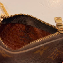 Load image into Gallery viewer, Authentic pre loved Louis Vuitton key pouch
