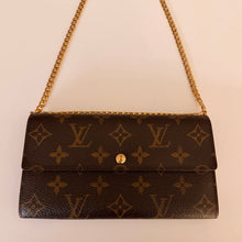 Load image into Gallery viewer, Authentic Louis Vuitton crossbody wallet
