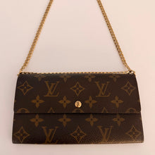 Load image into Gallery viewer, Authentic Louis Vuitton crossbody wallet
